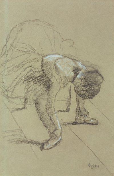 Sitzende Tänzerin, die ihre Schuhe anpasst, ca. 1890 von Edgar Degas